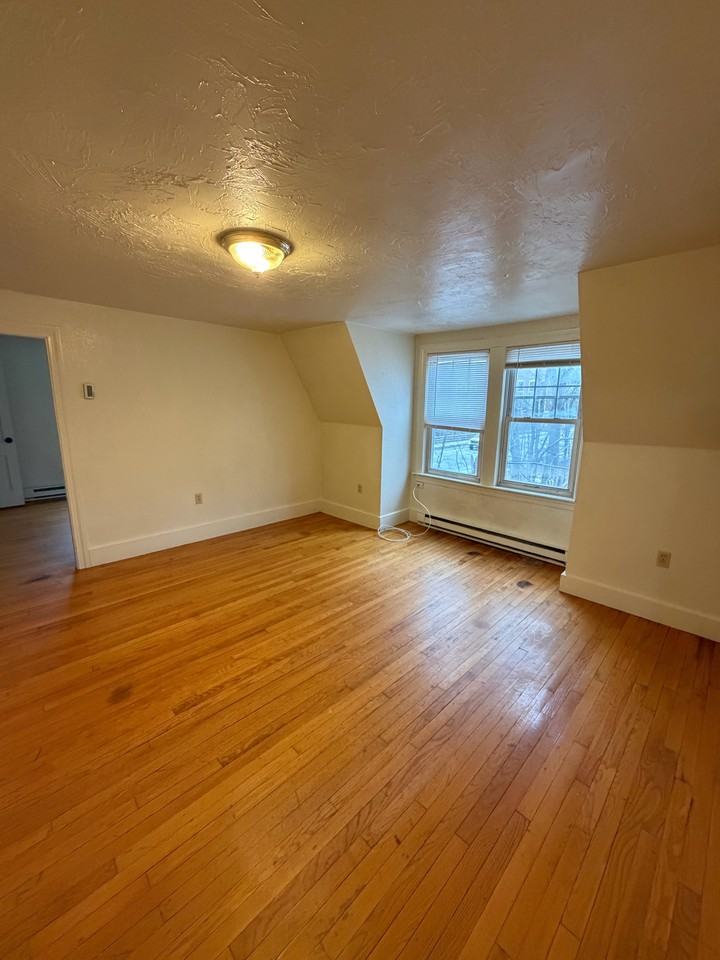 43 Sutton St #43B - Photo 2 of 6