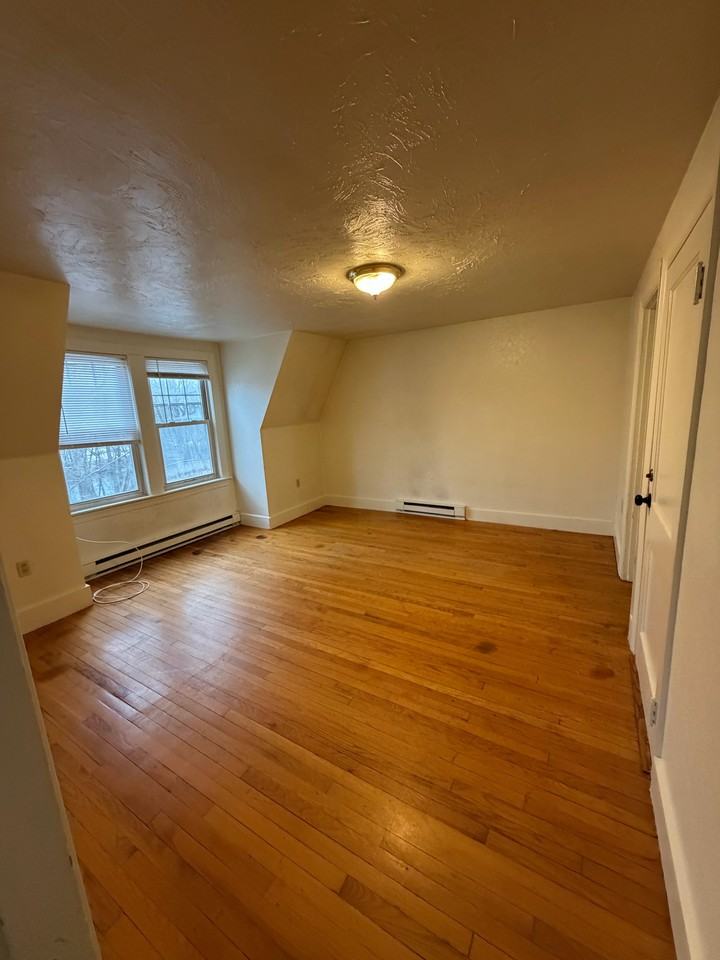 43 Sutton St #43B - Photo 3 of 6