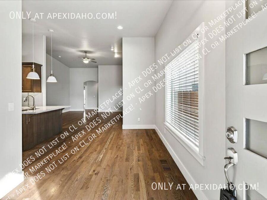 3332 S Cadet Ave - Photo 2 of 35