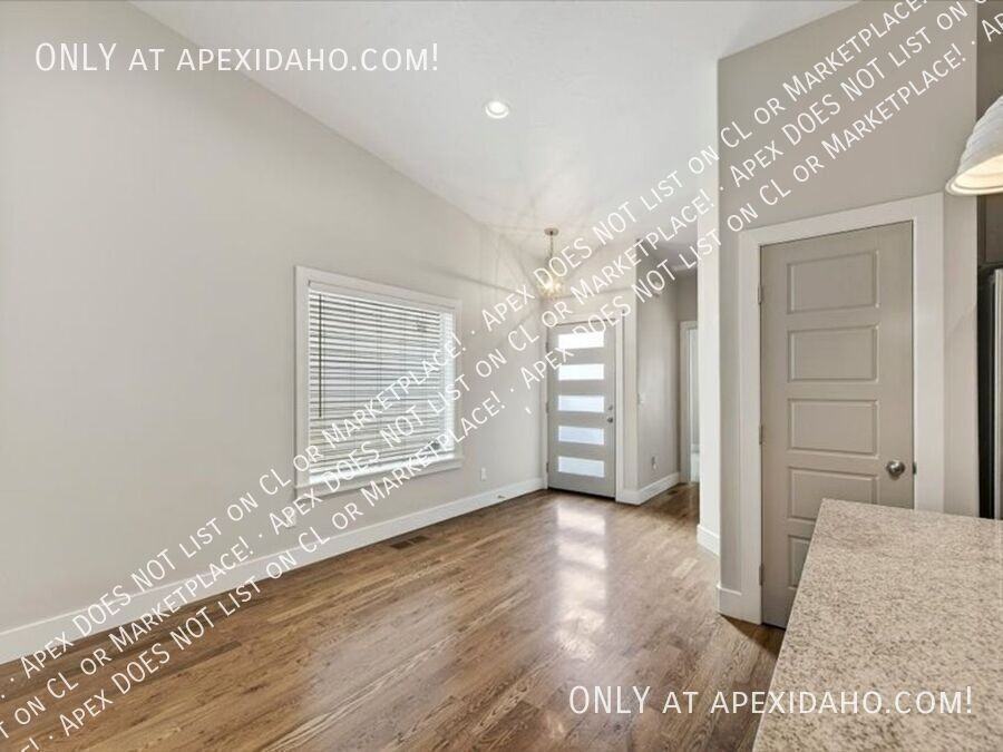 3332 S Cadet Ave - Photo 4 of 35