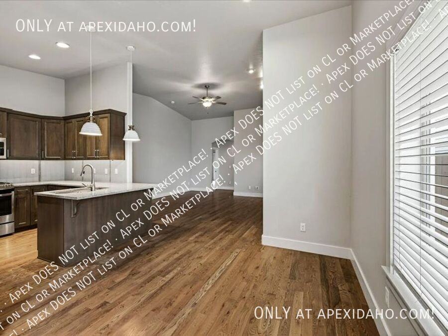 3332 S Cadet Ave - Photo 6 of 35