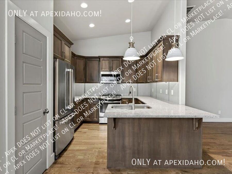 3332 S Cadet Ave - Photo 7 of 35