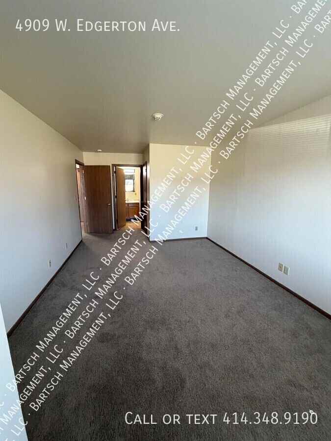 4909 W Edgerton Ave - Photo 5 of 11