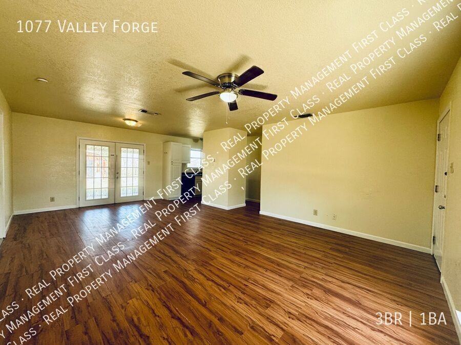 1077 Valley Forge Dr - Photo 3 of 12