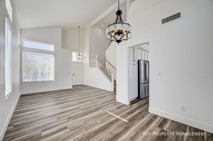 242 Farlin Cir - Photo 3 of 16