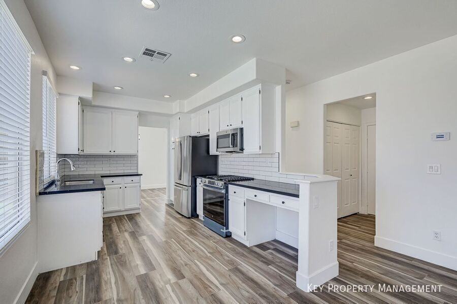 242 Farlin Cir - Photo 6 of 16