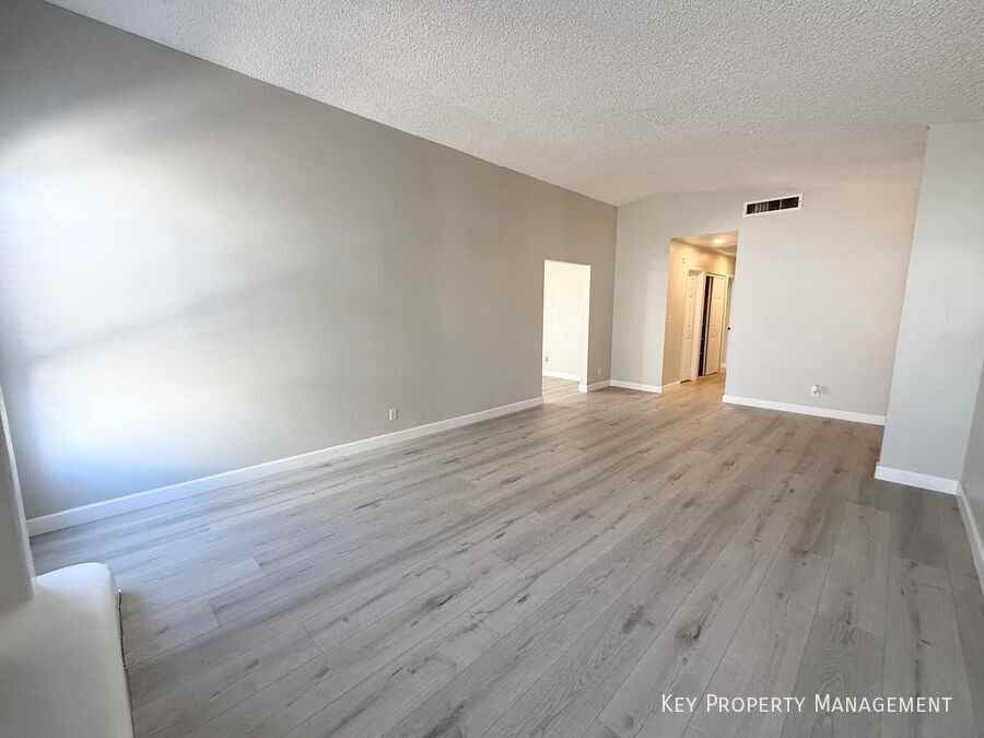 325 Greenfield Ln - Photo 5 of 29