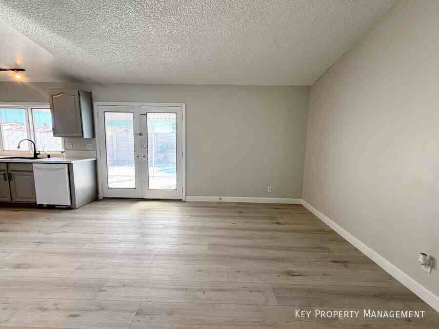 325 Greenfield Ln - Photo 7 of 29