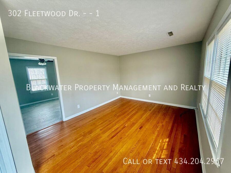 302 Fleetwood Dr #1 - Photo 2 of 6