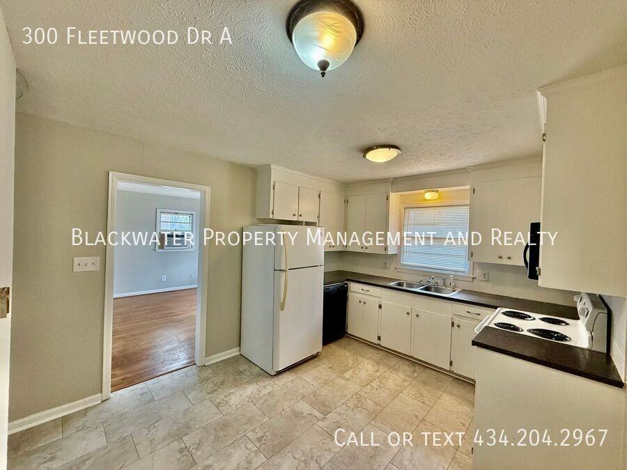 300 Fleetwood Dr - Photo 3 of 8