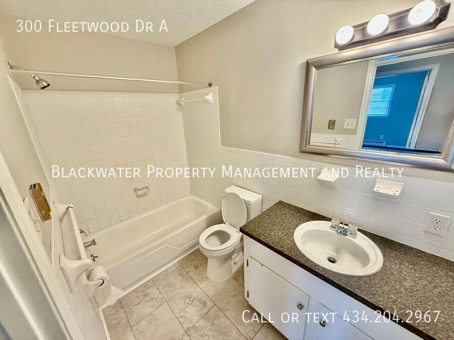 300 Fleetwood Dr - Photo 5 of 8