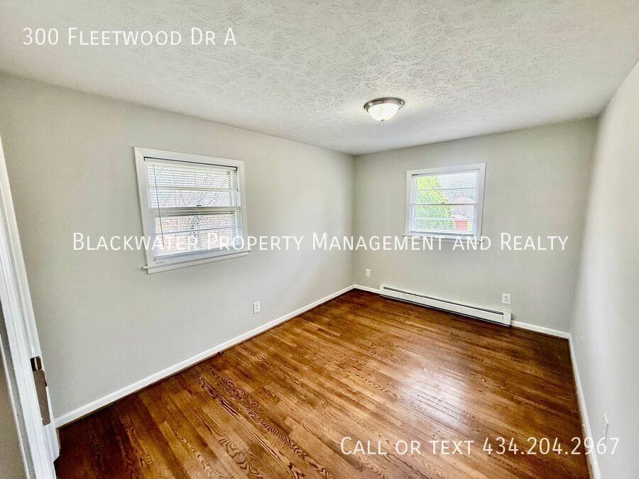 300 Fleetwood Dr - Photo 6 of 8