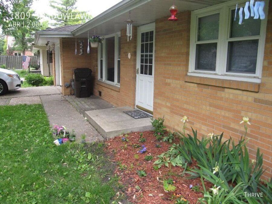 1809 Shadowlawn Dr - Photo 2 of 12