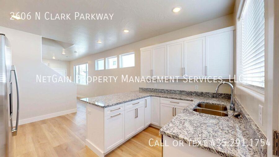 2606 N Clark Pkwy - Photo 7 of 35