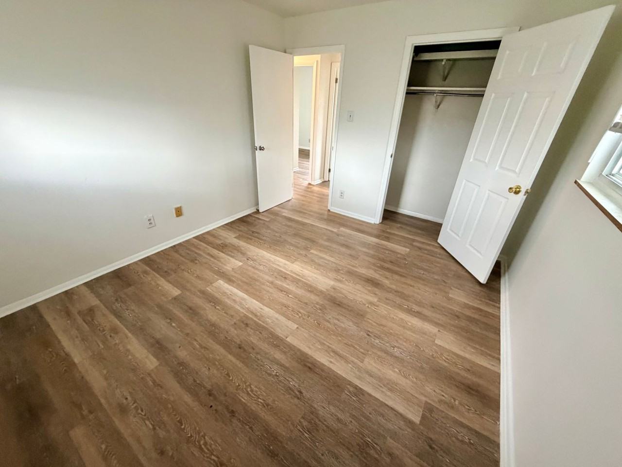 204 Mandalay Rd - Photo 4 of 15