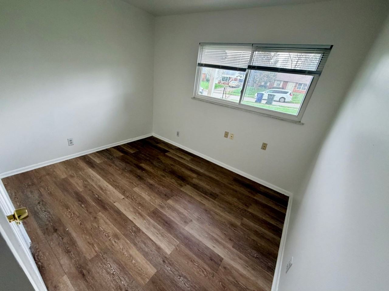 204 Mandalay Rd - Photo 5 of 15