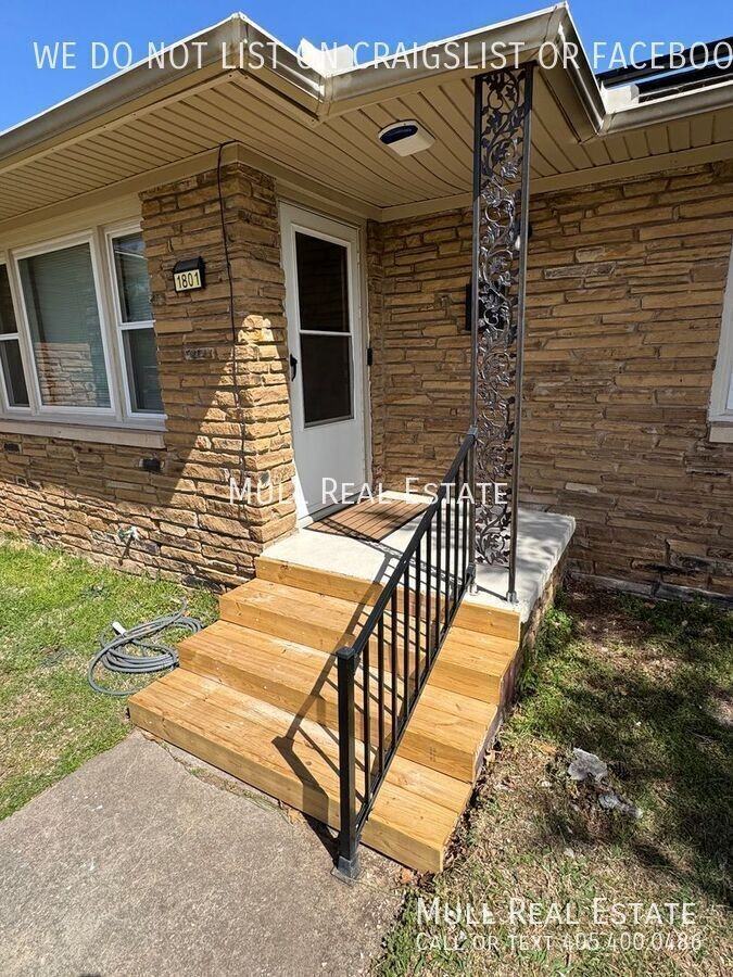 1801 Oxford Way - Photo 2 of 21