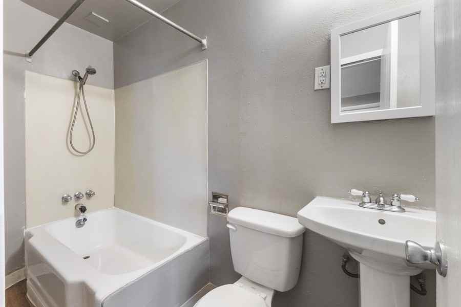 608 N J St #2 - Photo 3 of 15