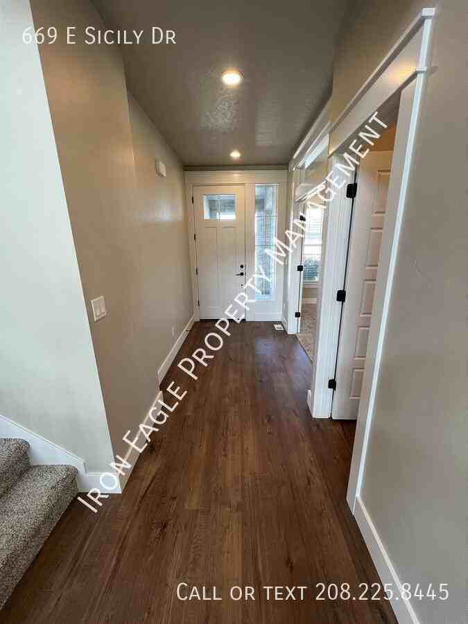 669 E Sicily Dr - Photo 2 of 45