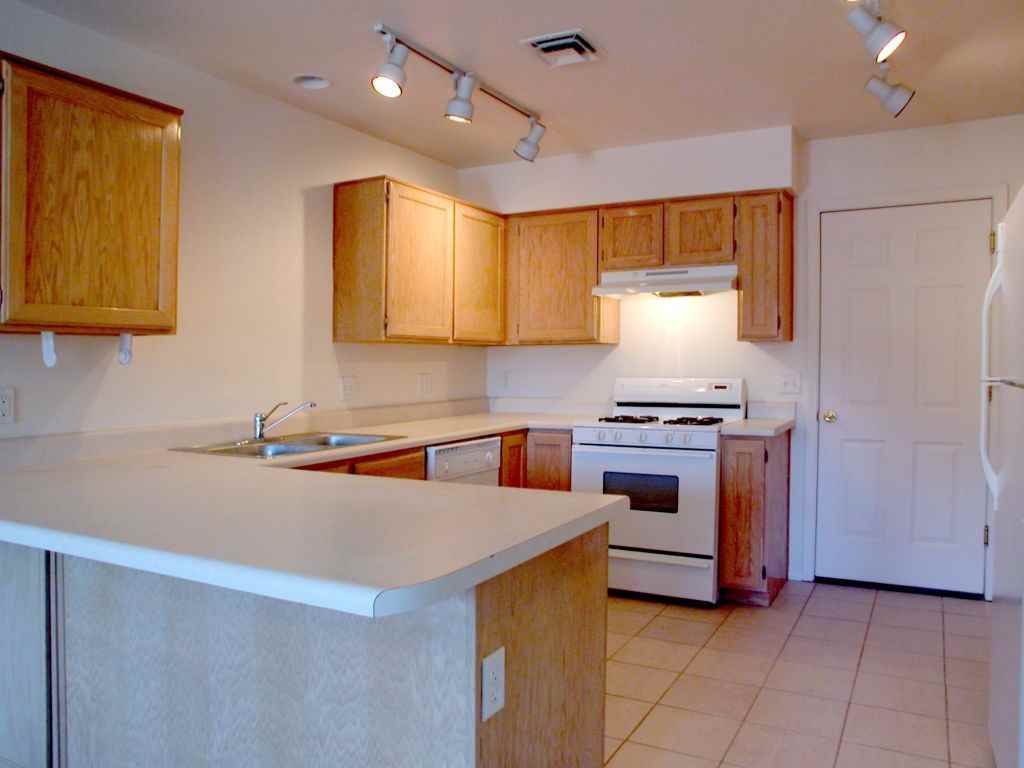 5468 Boulder Run - Photo 3 of 10