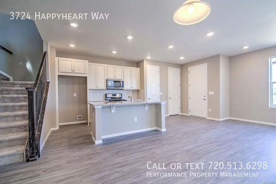 3724 Happyheart Way - Photo 3 of 33