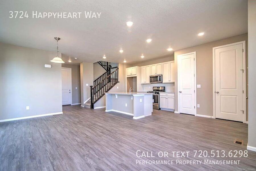 3724 Happyheart Way - Photo 4 of 33