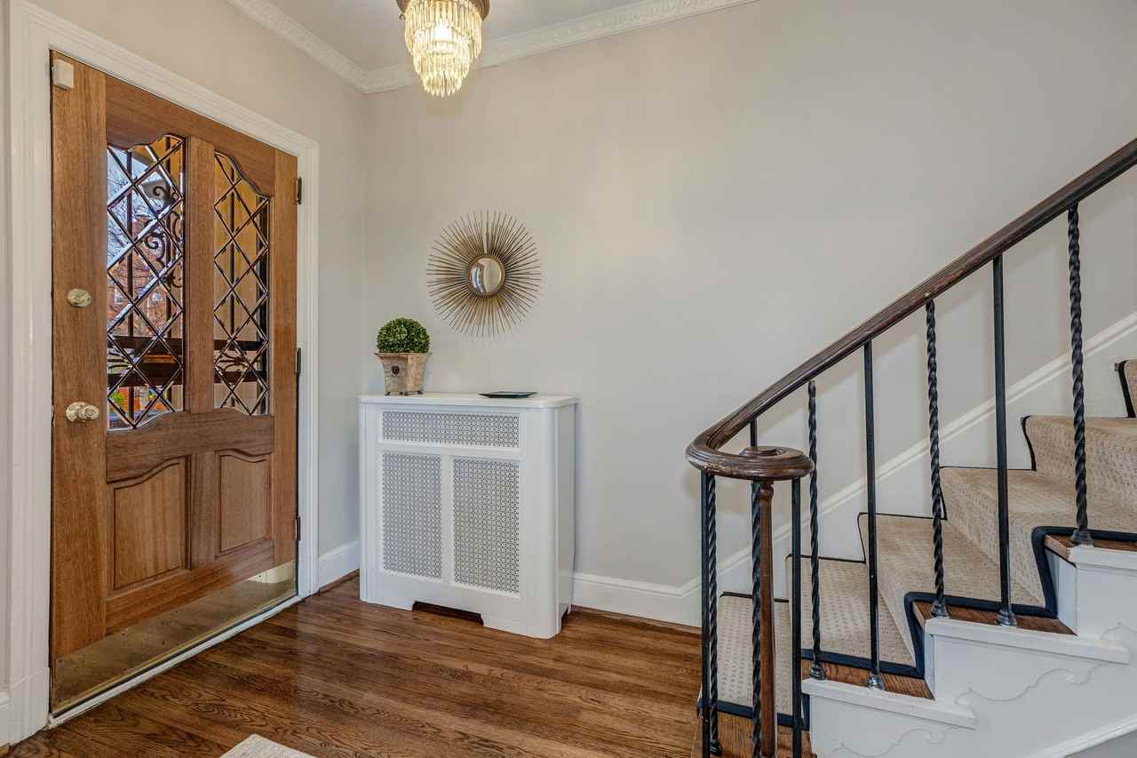 2911 28th St Nw - Photo 2 of 32