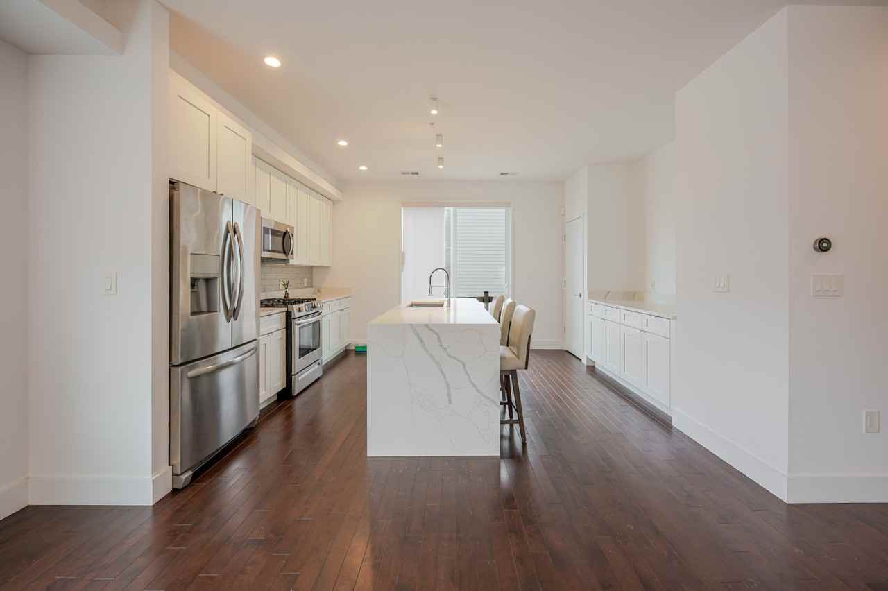 404 51st St Se - Photo 5 of 25