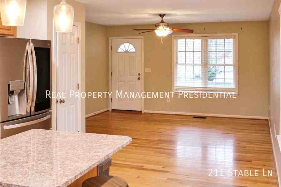 211 Stable Ln - Photo 4 of 21