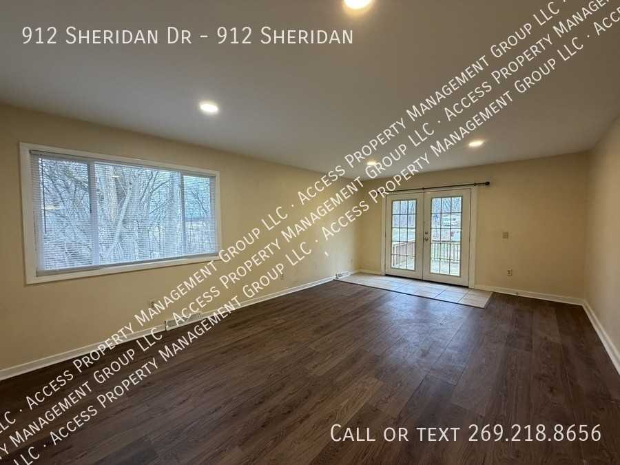 912 Sheridan Dr - Photo 2 of 13