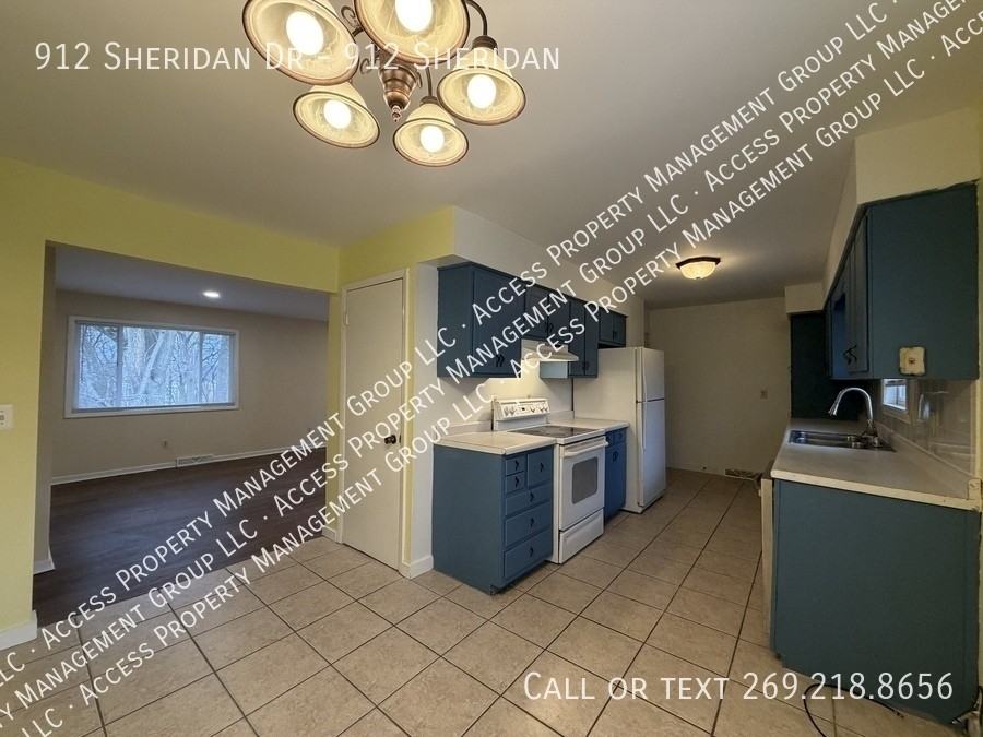 912 Sheridan Dr - Photo 3 of 13
