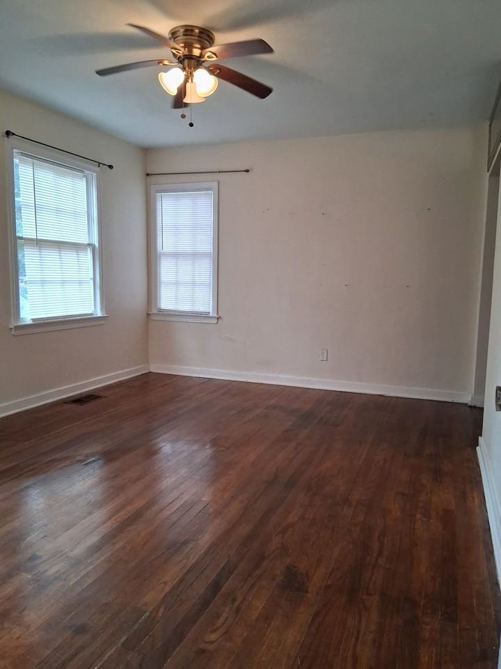 647 Robinhood Rd - Photo 2 of 12