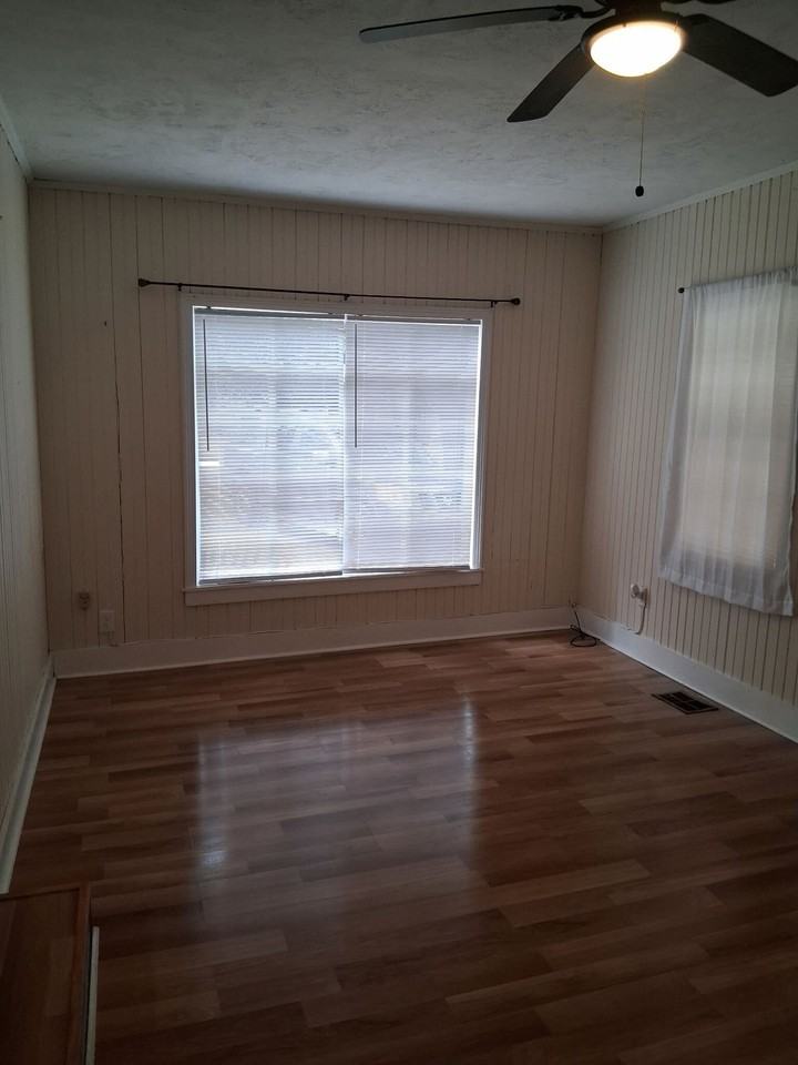 647 Robinhood Rd - Photo 3 of 12