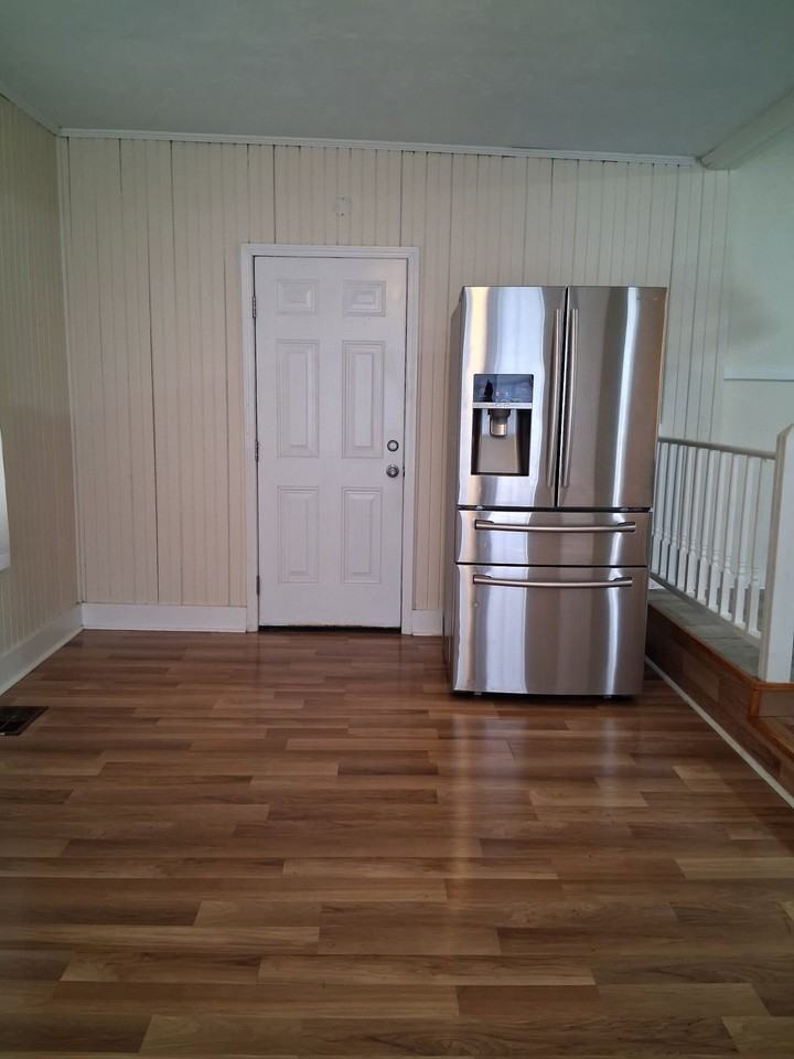 647 Robinhood Rd - Photo 5 of 12