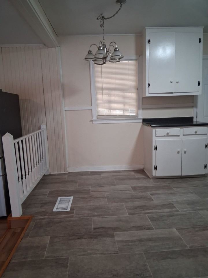 647 Robinhood Rd - Photo 6 of 12