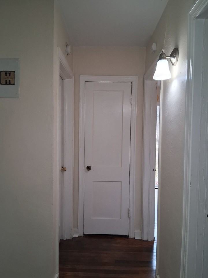 647 Robinhood Rd - Photo 7 of 12