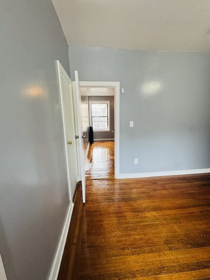 25 E Mosholu Pkwy N #4E - Photo 2 of 6