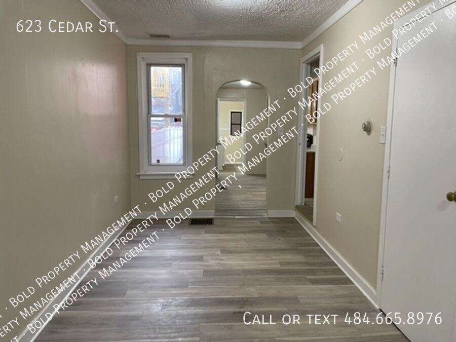 623 Cedar St - Photo 2 of 13