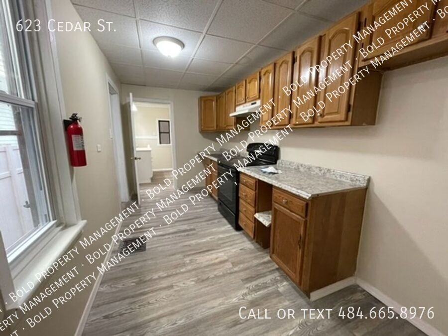 623 Cedar St - Photo 3 of 13