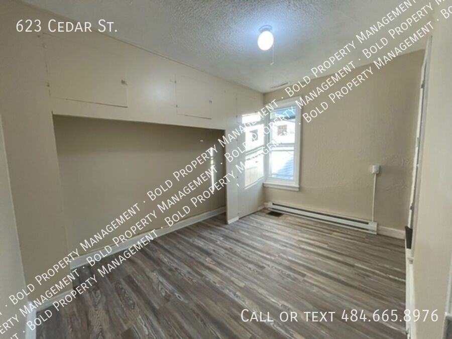 623 Cedar St - Photo 5 of 13