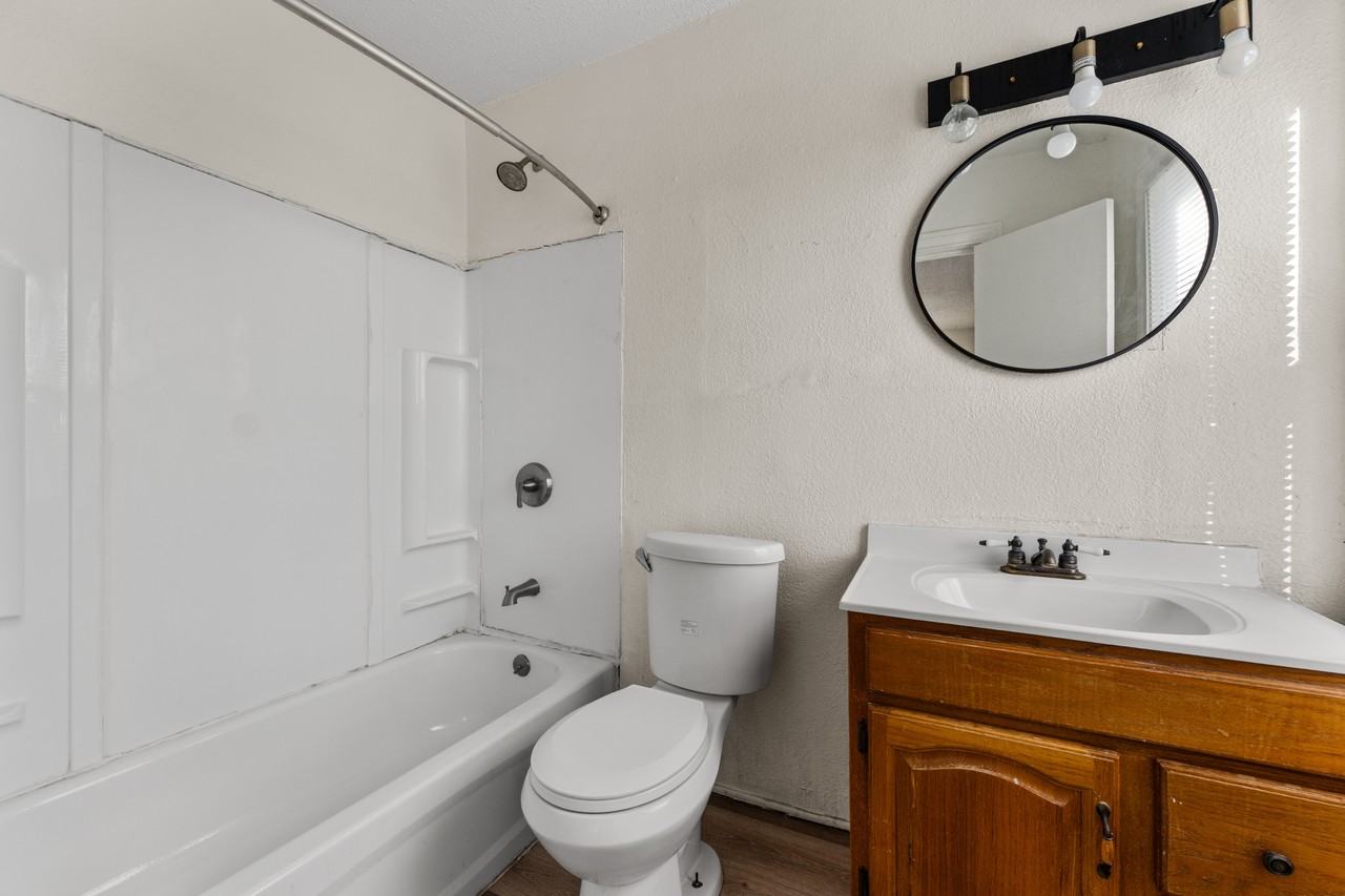 4016 Homan Ave #1 - Photo 6 of 7