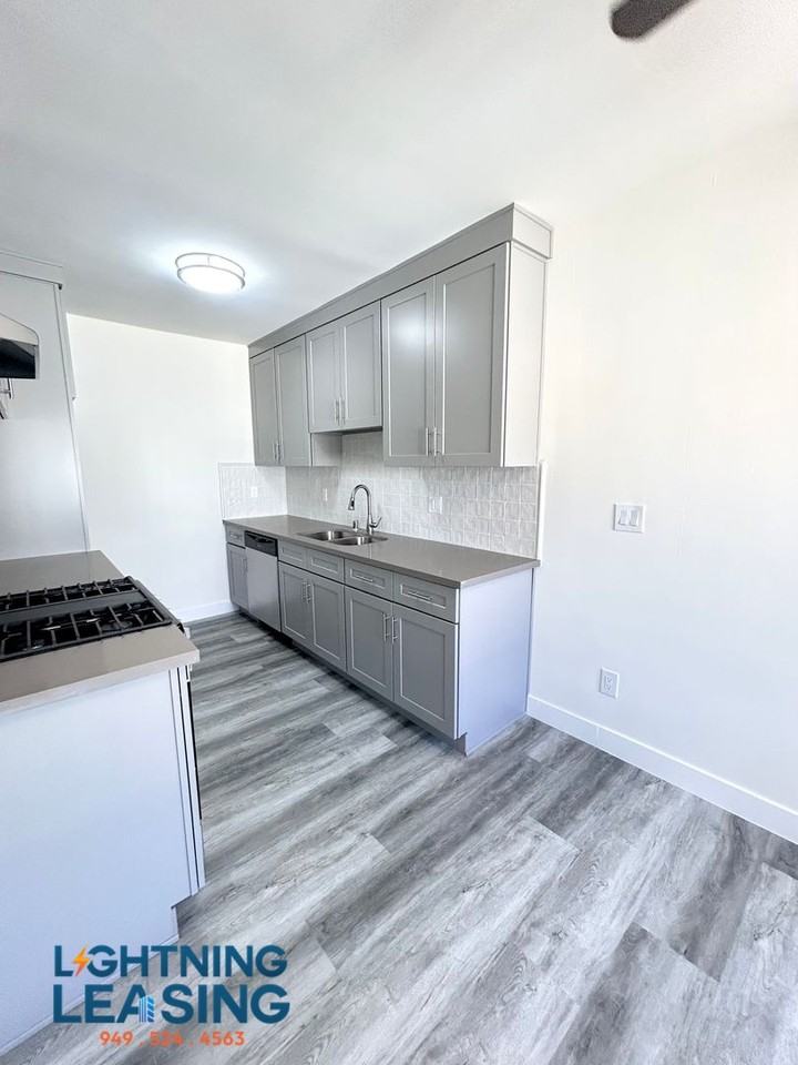 5131 1/2 Yarmouth Ave #50D - Photo 3 of 19