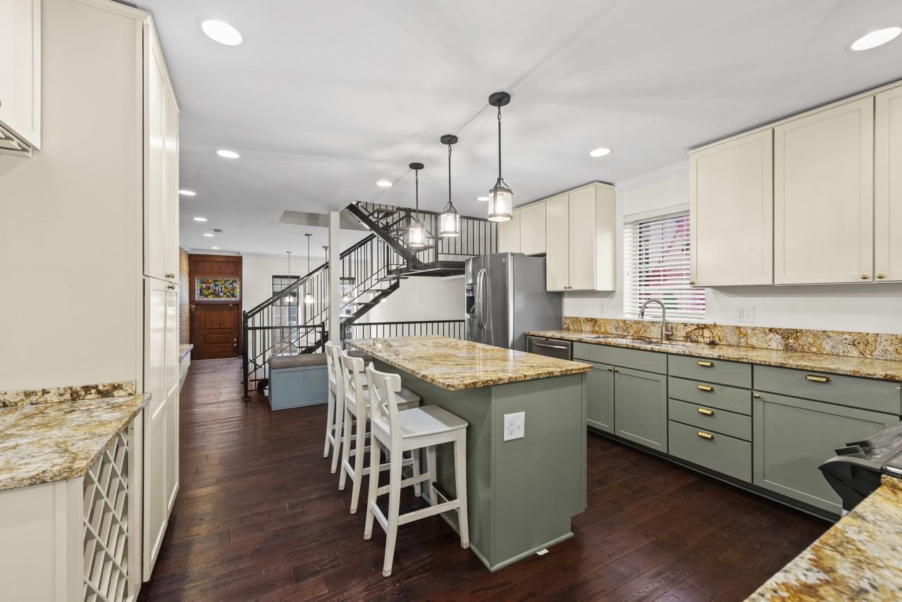 309 E Lafayette Ave - Photo 3 of 28