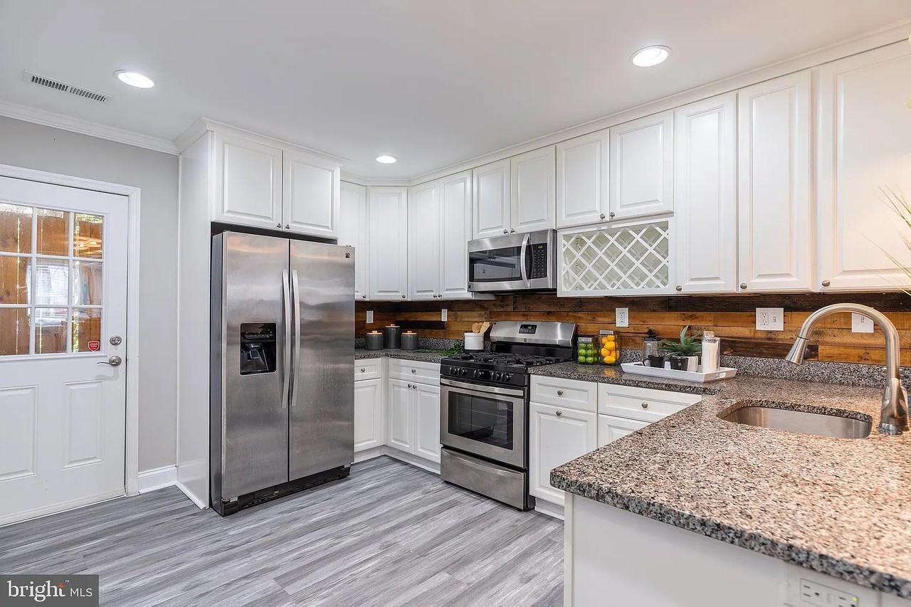 411 S Duncan St - Photo 5 of 19