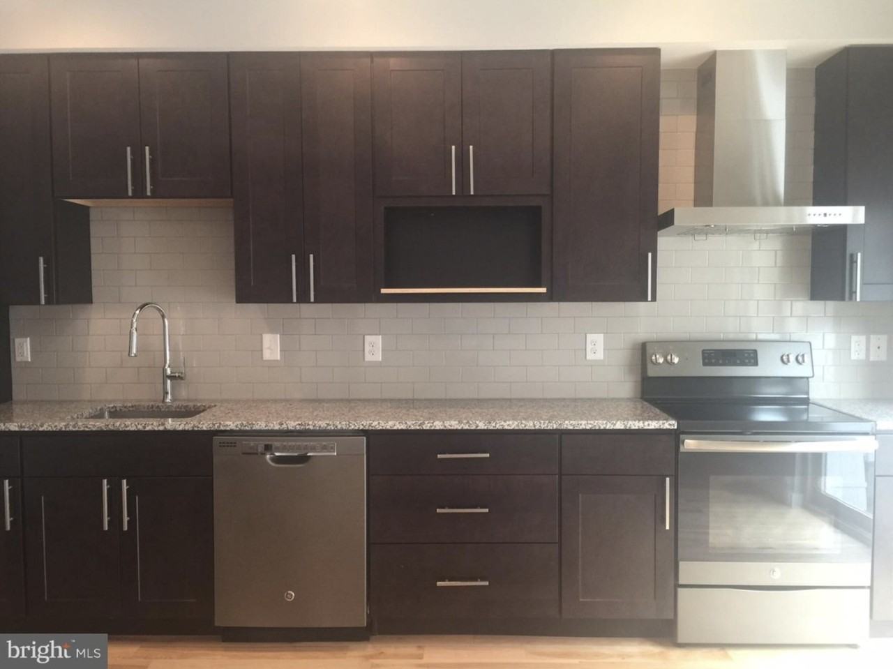 1930 Parrish St - Photo 3 of 11