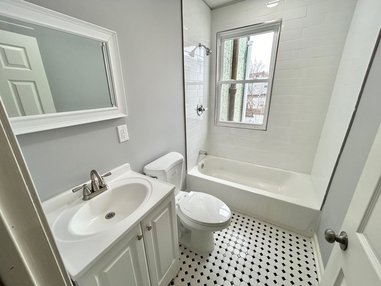 2210 E Sergeant St - Photo 7 of 7