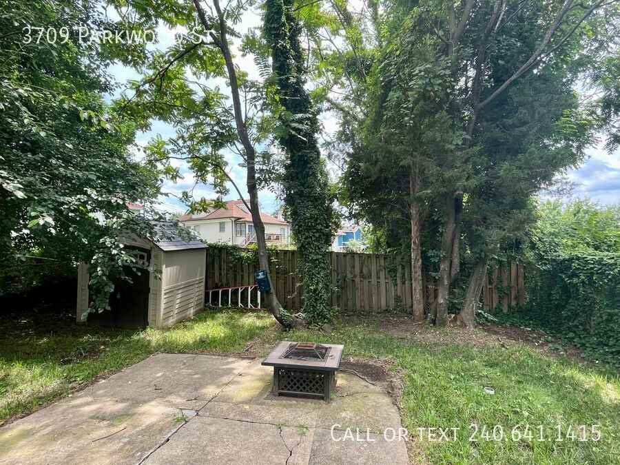 3709 Parkwood St - Photo 3 of 18