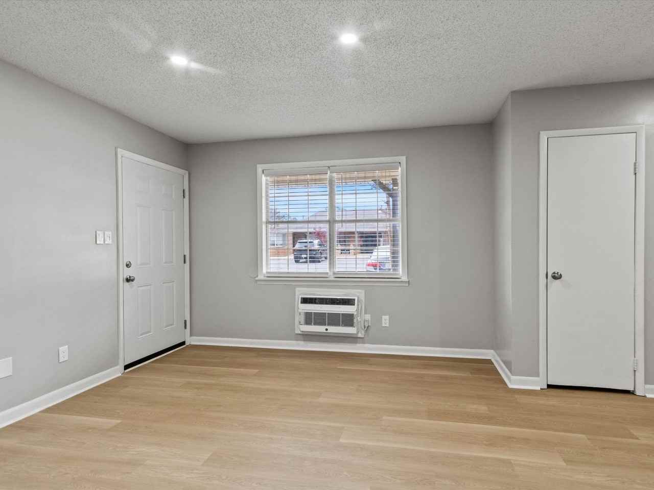 501 Swan Dr #302 - Photo 3 of 33