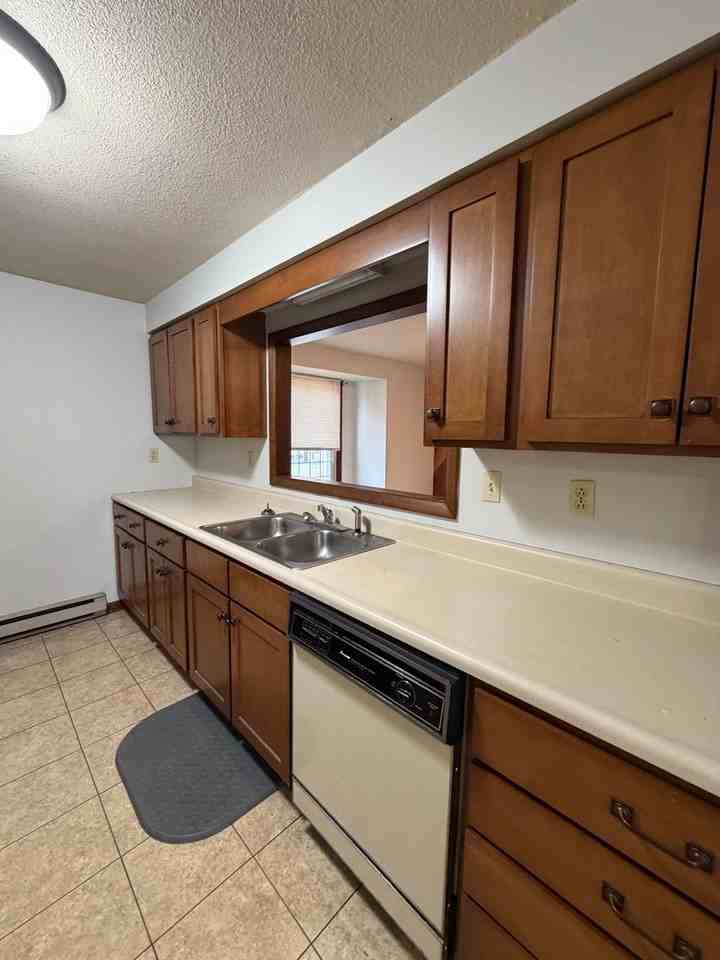 1226 Division St - Photo 2 of 10