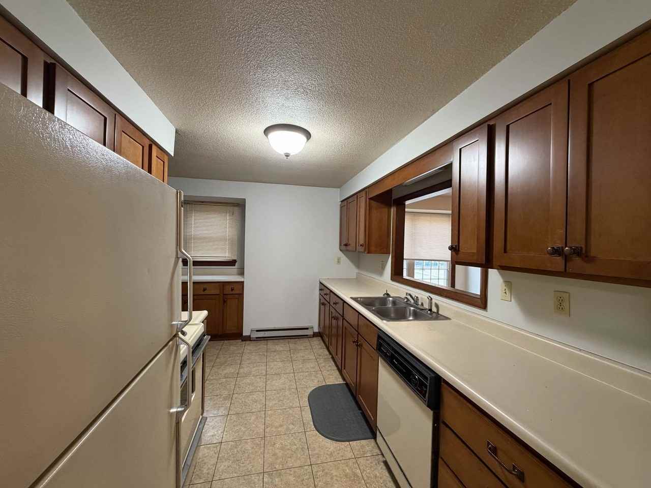 1226 Division St - Photo 3 of 10